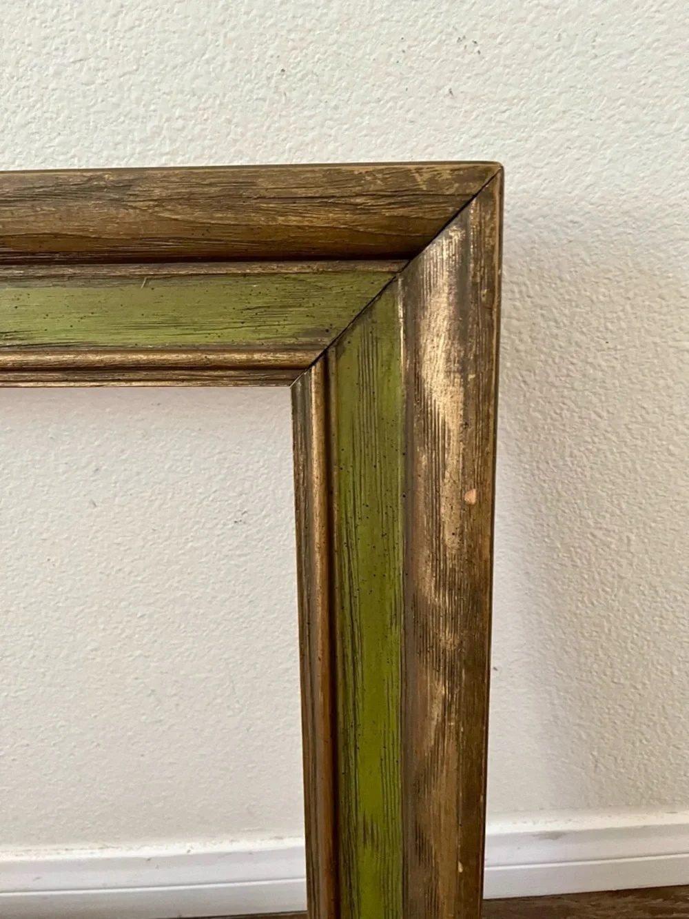 Decorative Wooden Picture Frame in Green and Brown - Unbranded 20/24 Inches